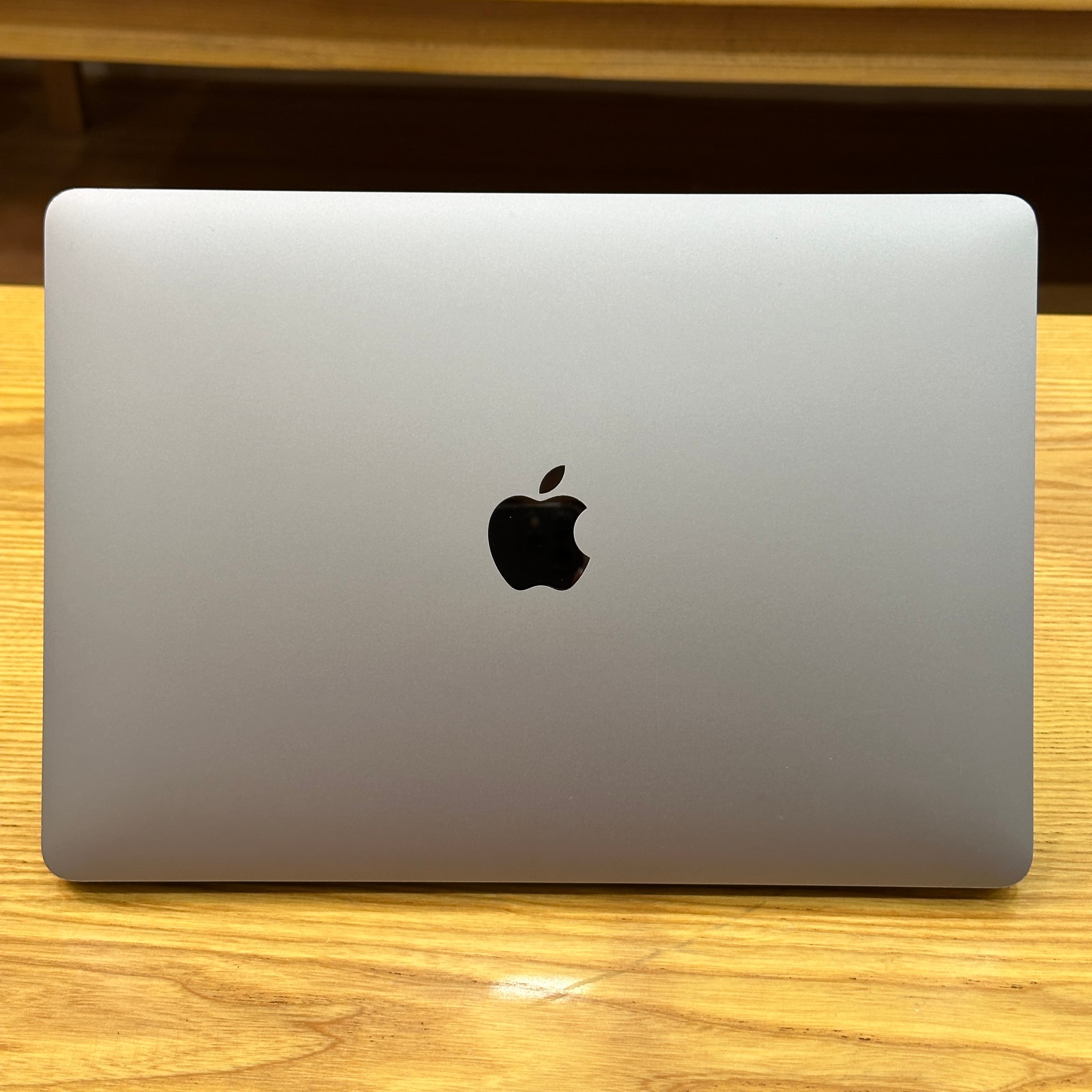 MacBook Pro Intel i5 2020 13 inch - image 3
