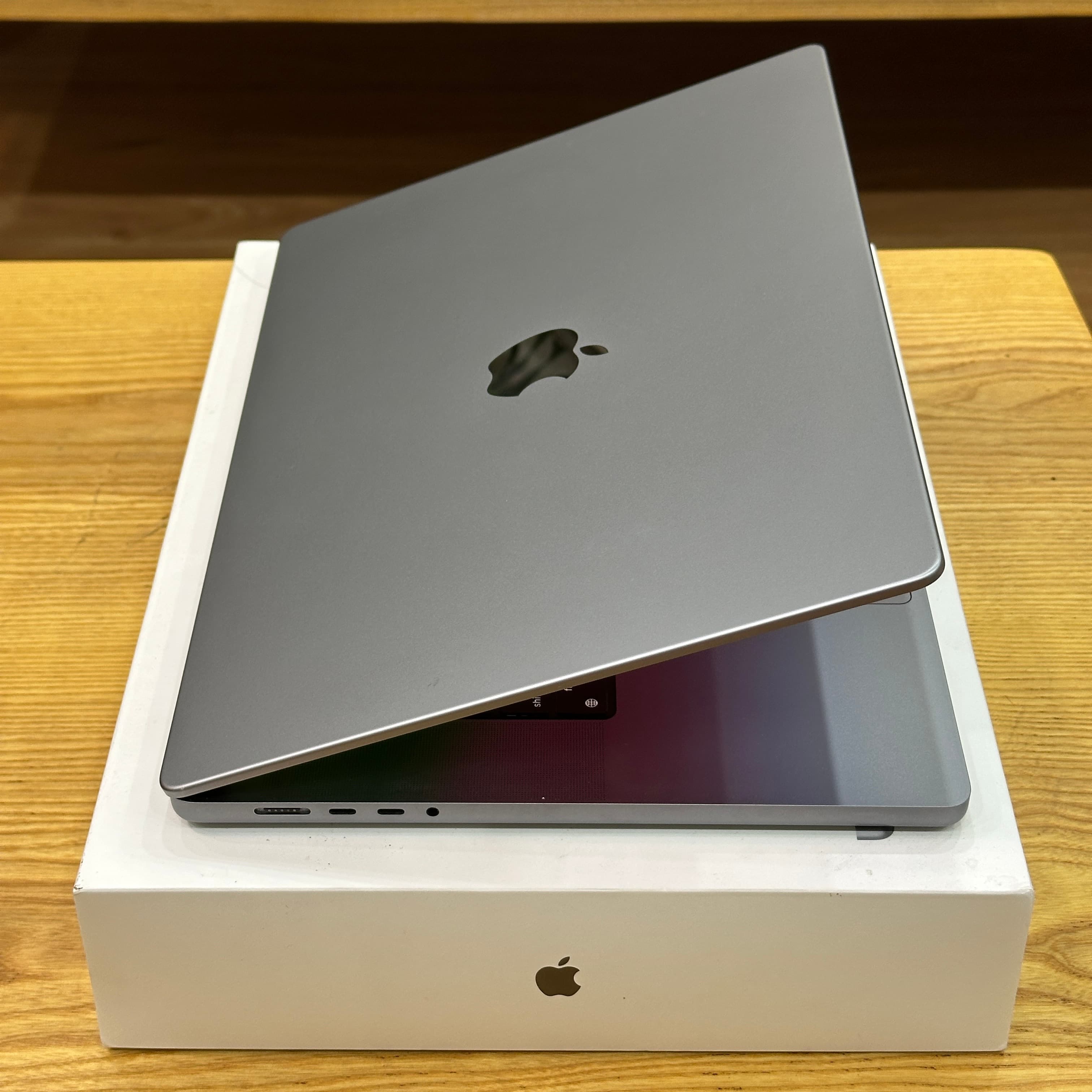 MacBook Pro M1 Pro 2021 16 inch - image 4