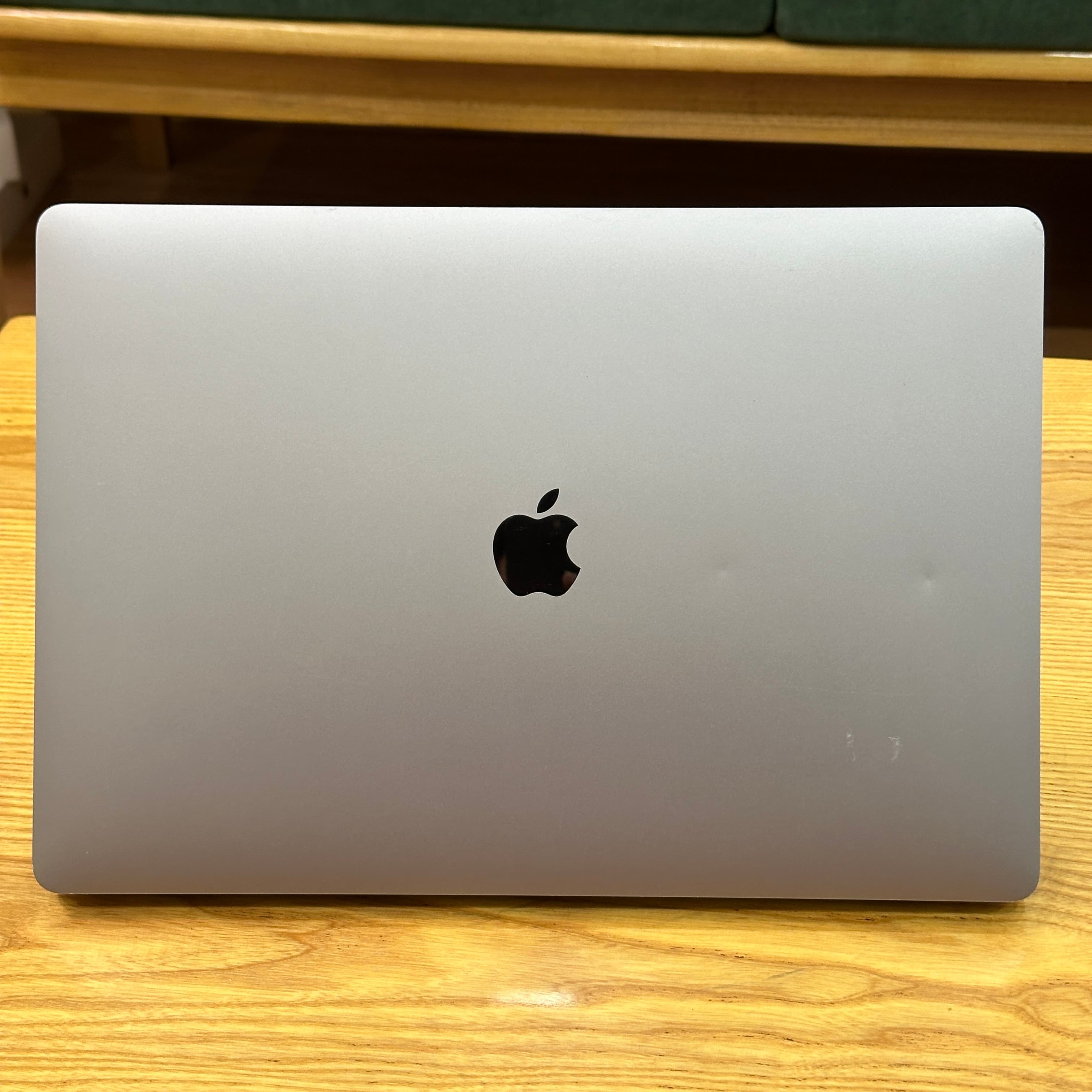 MacBook Pro Intel i7 2019 16 inch - image 3