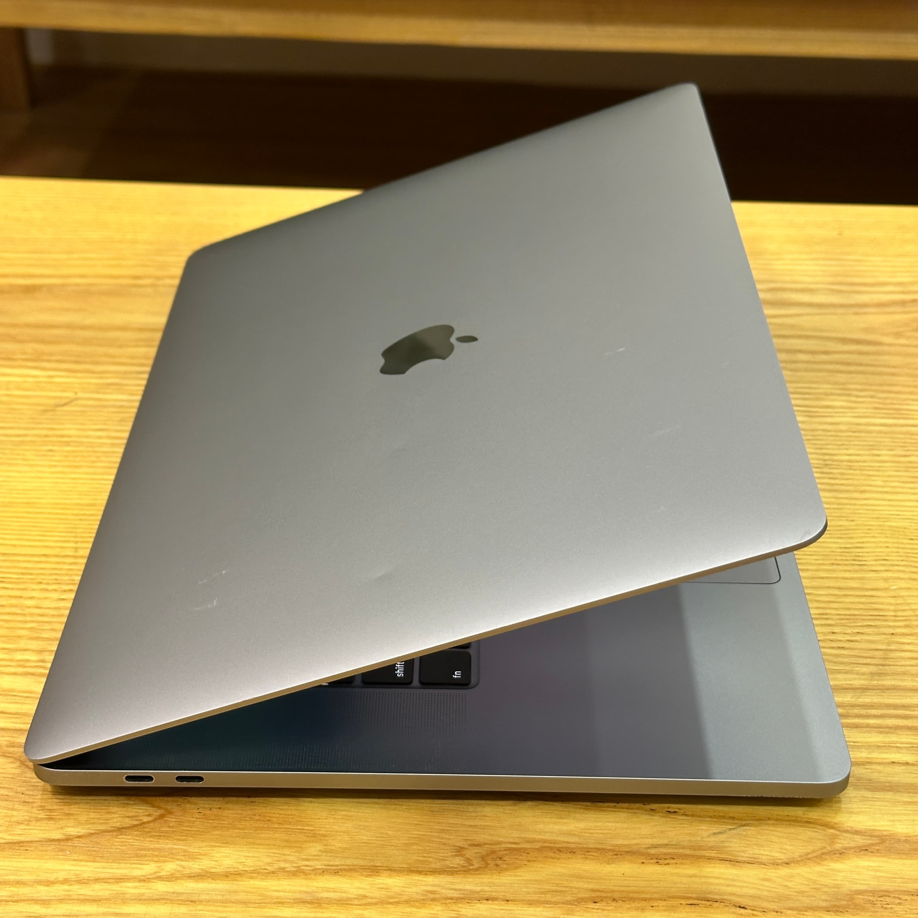 MacBook Pro Intel i7 2019 16 inch - image 4