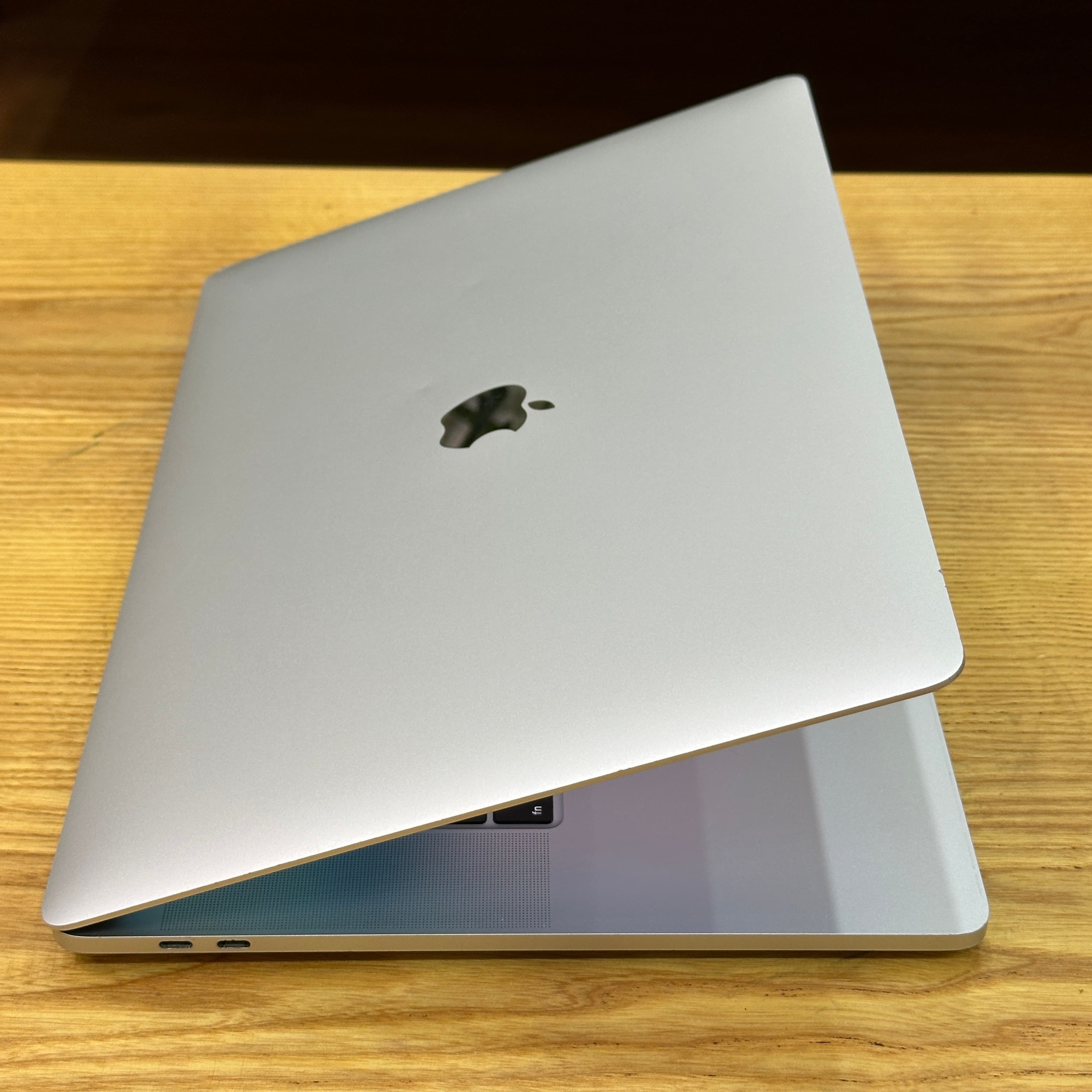 MacBook Pro Intel i9 2019 16 inch - image 4