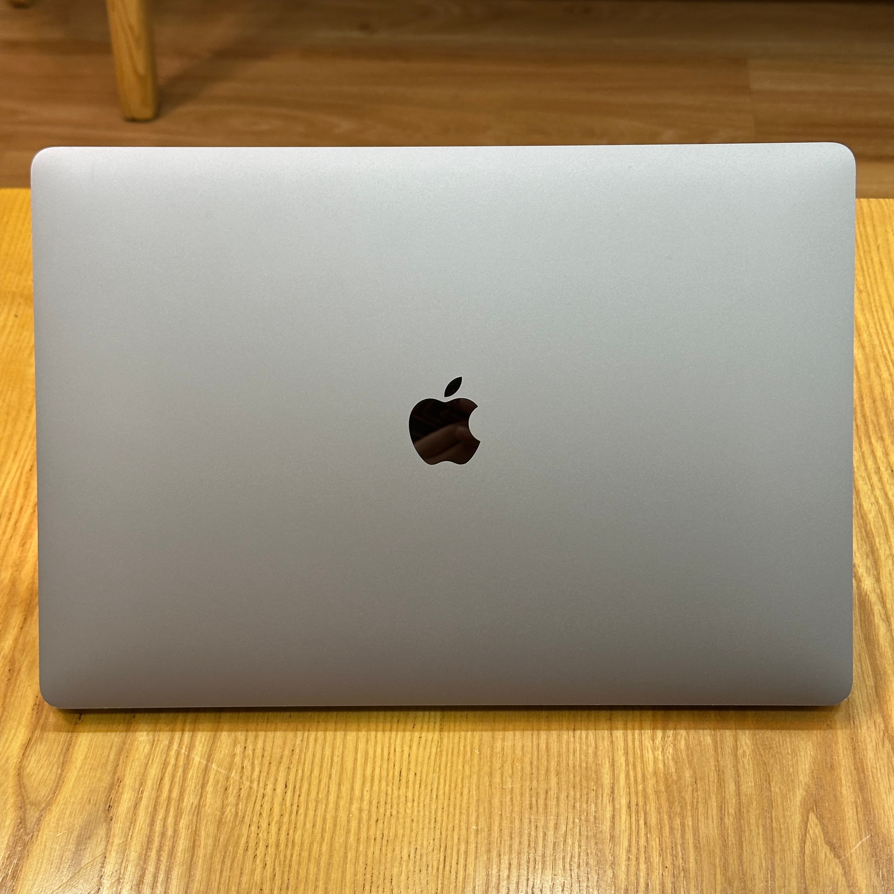 MacBook Pro Intel i7 2019 16 inch - image 3