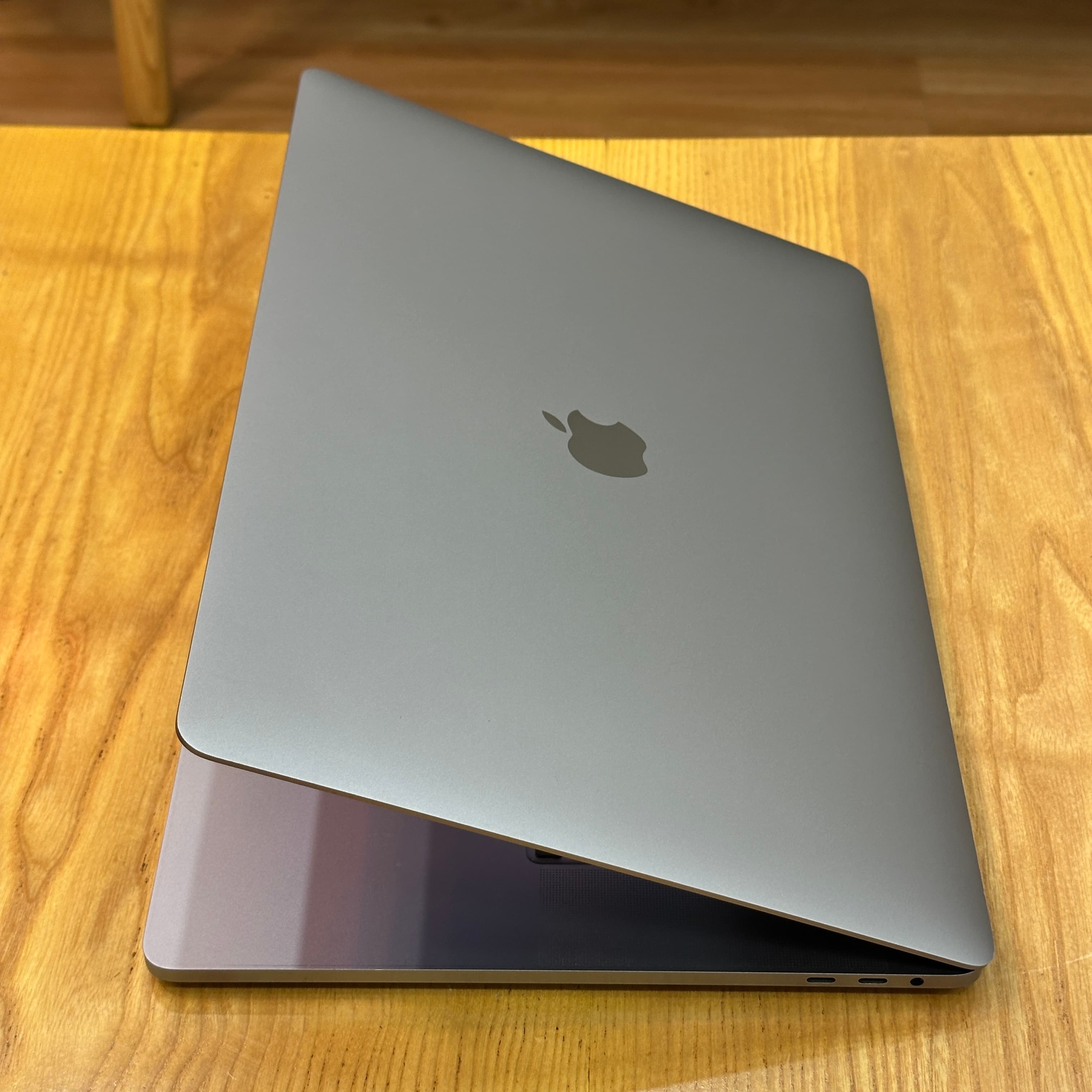 MacBook Pro Intel i7 2019 16 inch - image 5