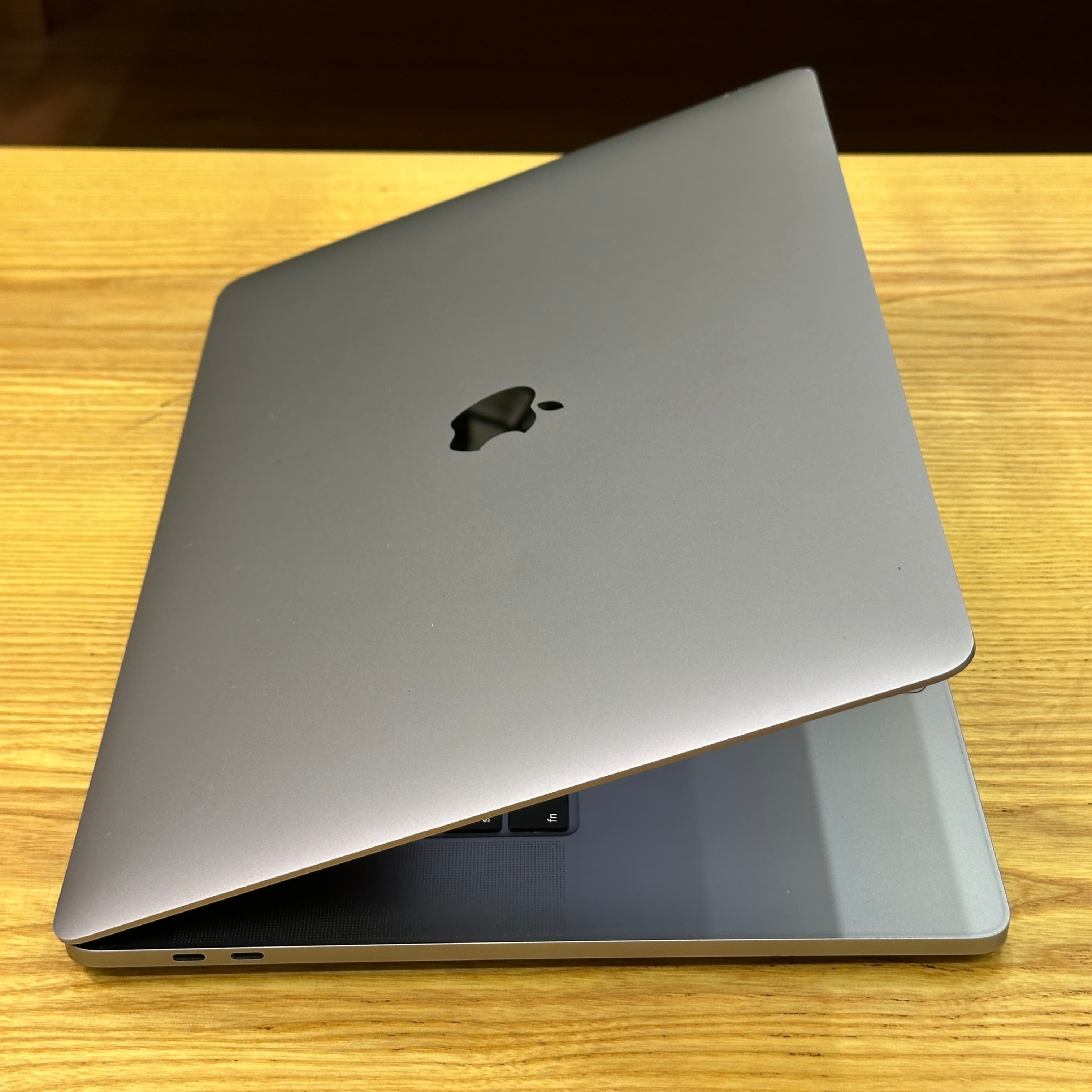 MacBook Pro Intel i9 2019 16 inch - image 4