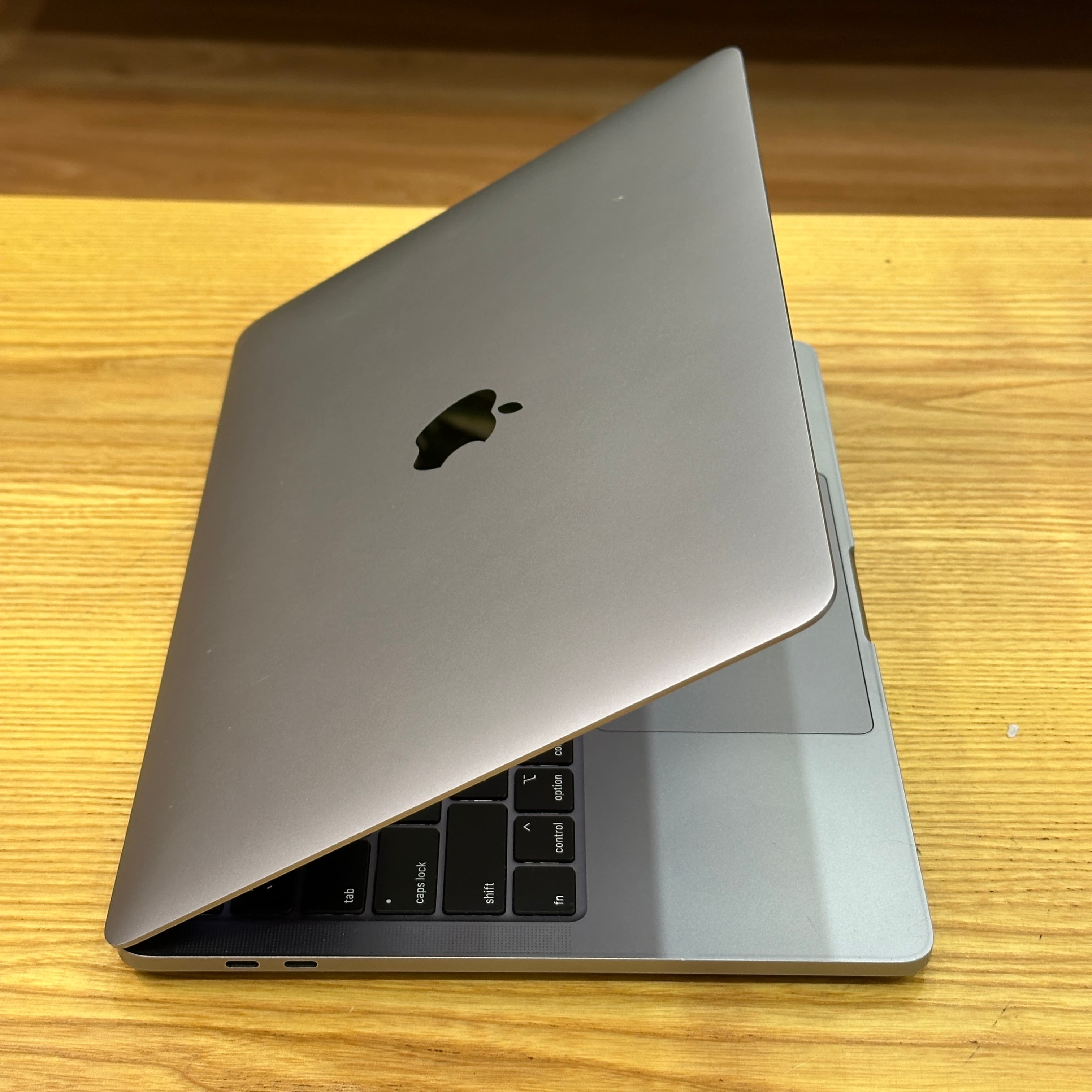 MacBook Pro Intel i5 2020 13 inch - image 4