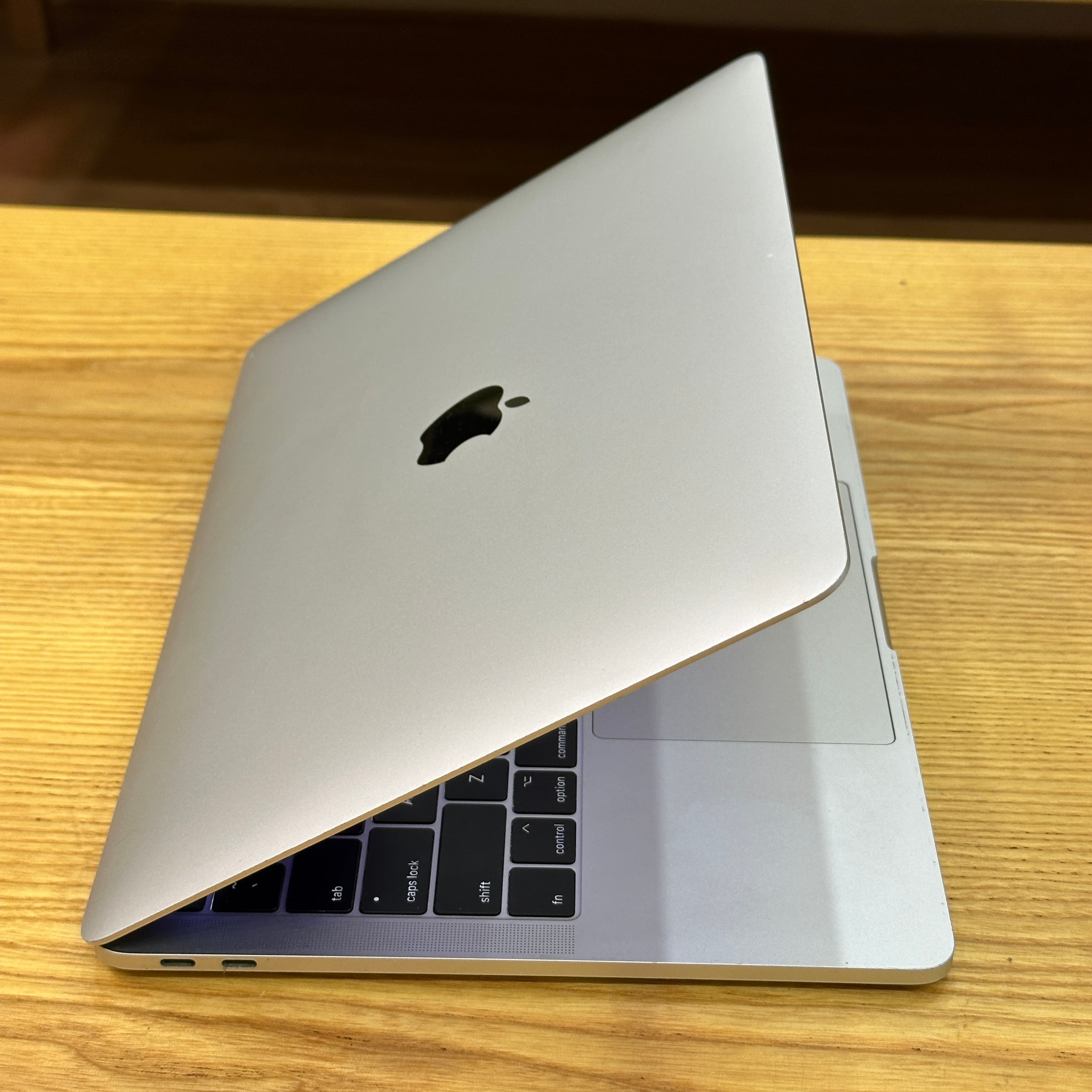 MacBook Pro Intel i5 2016 13 inch - image 4