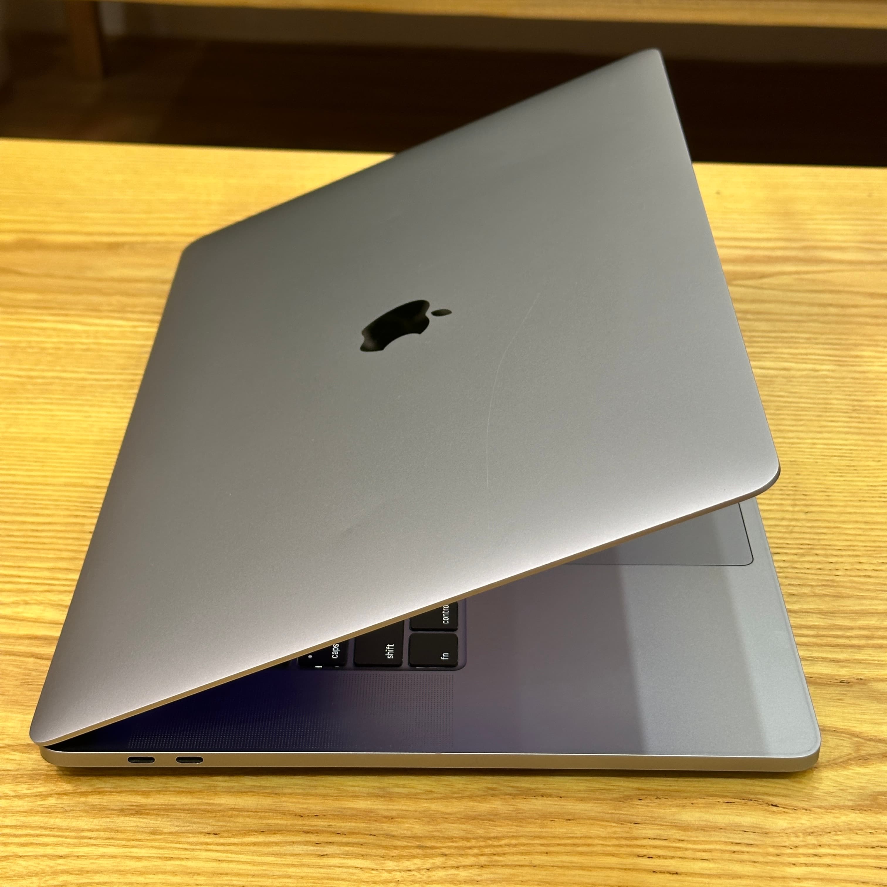MacBook Pro Intel i7 2019 16 inch - image 4