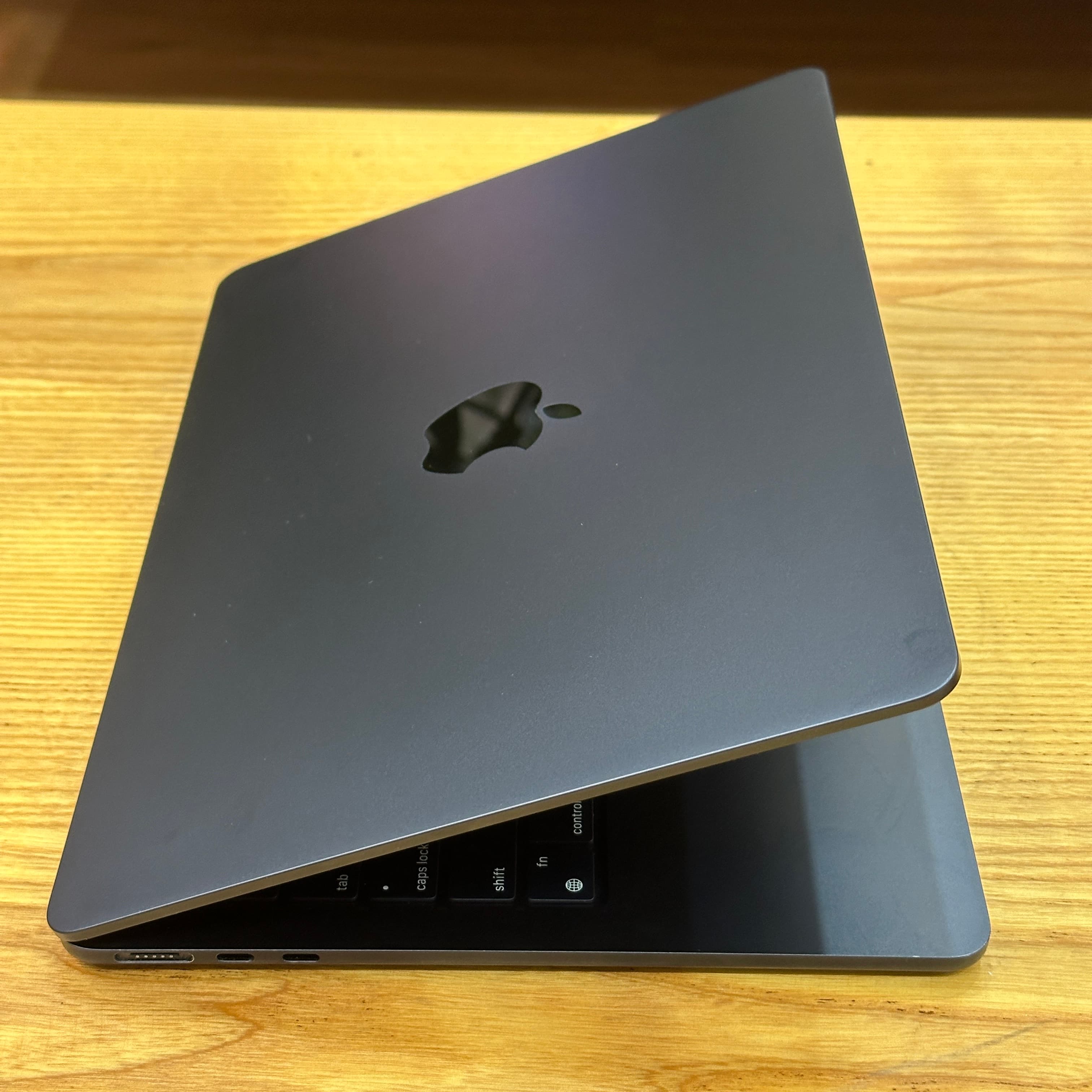 MacBook Air M2 2022 13 inch - image 4