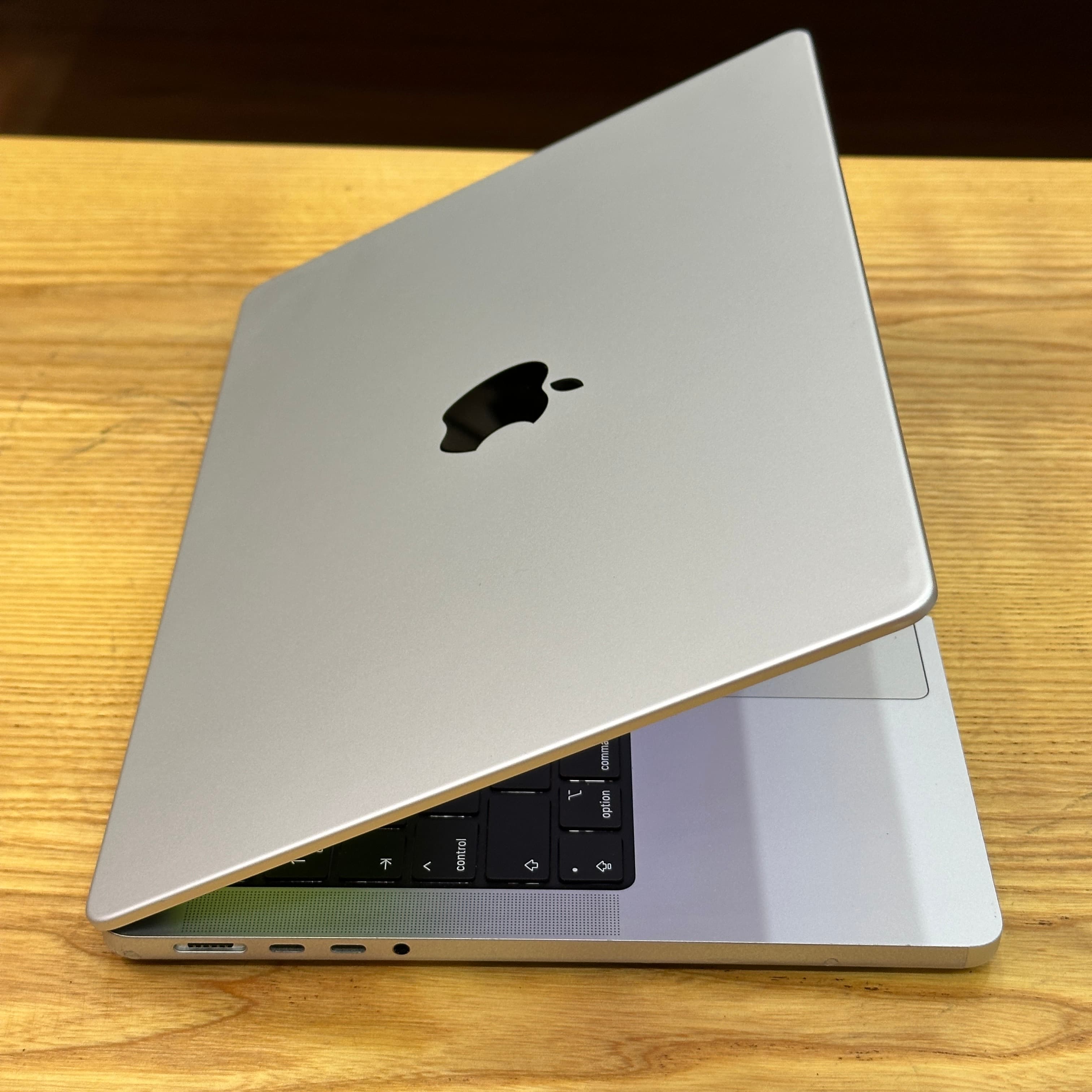 MacBook Pro M1 Pro 2021 14 inch - image 4