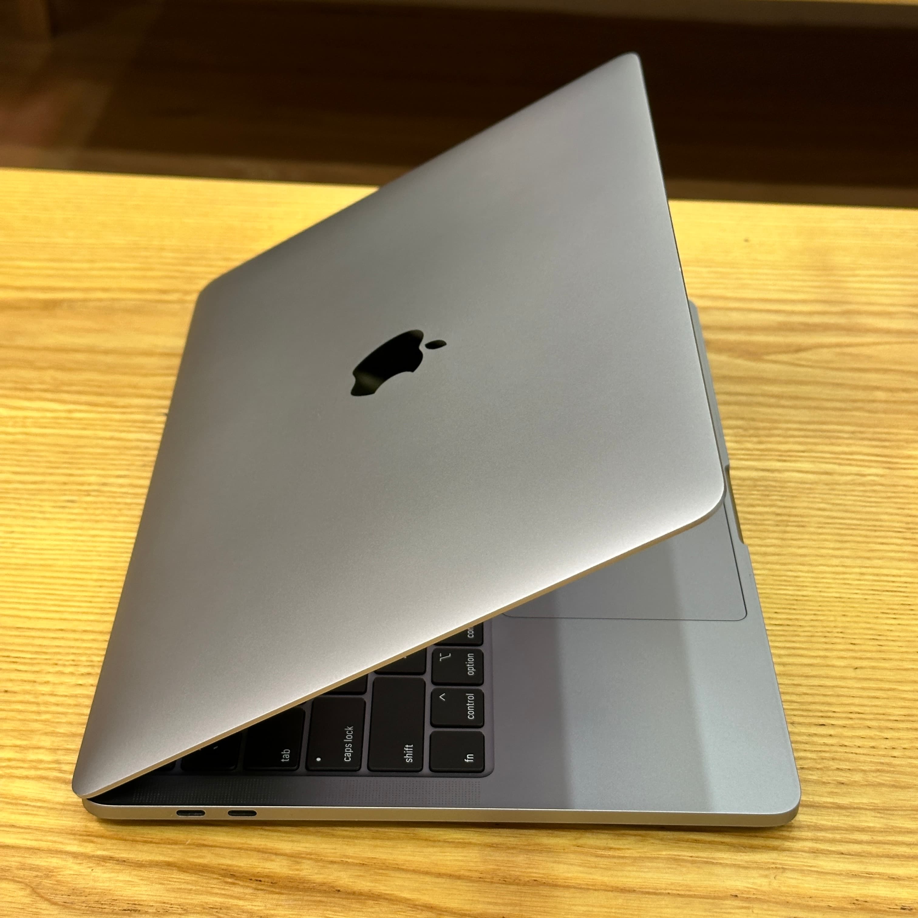 MacBook Pro Intel i5 2020 13 inch - image 4